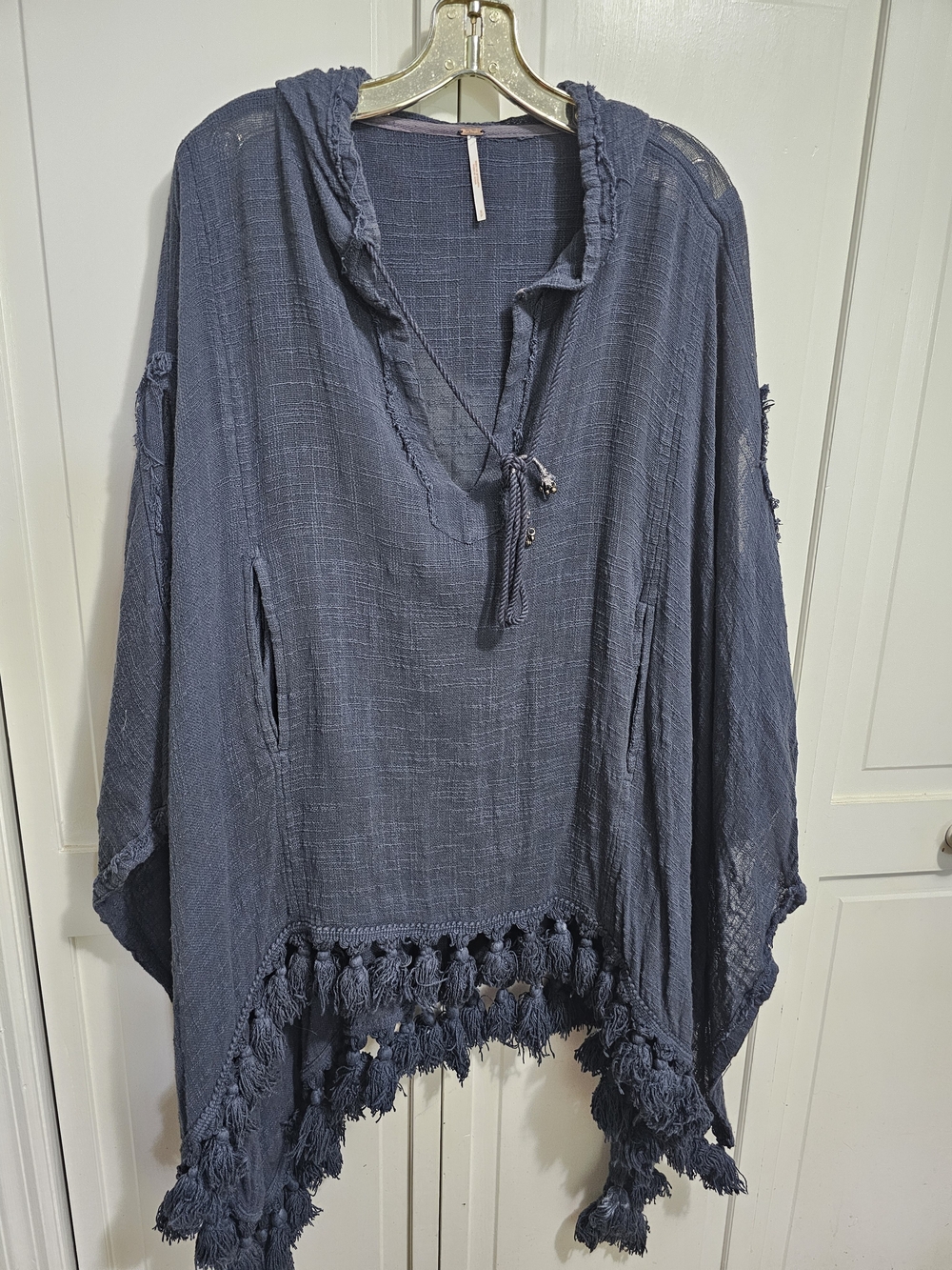 Free People Navy Tassel Fringe V-Neck Tunic Sz: Small But Very Very Oversized !!
